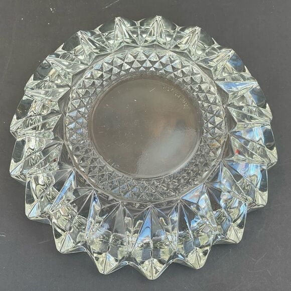 Vintage Crystal cut KIG astray || Made in Malaysia || Round crystal ashtray - Picture 8 of 13